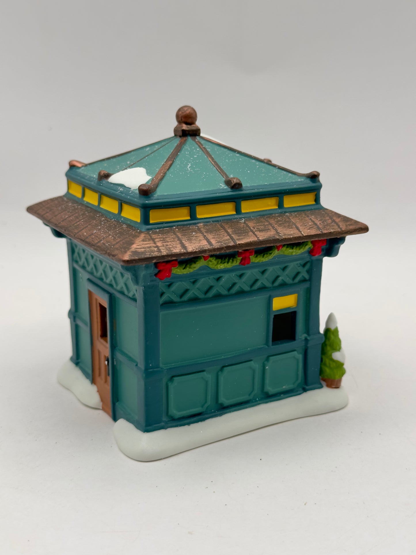 Department 56 - Classic Christmas Kiosk - Village Accessories
