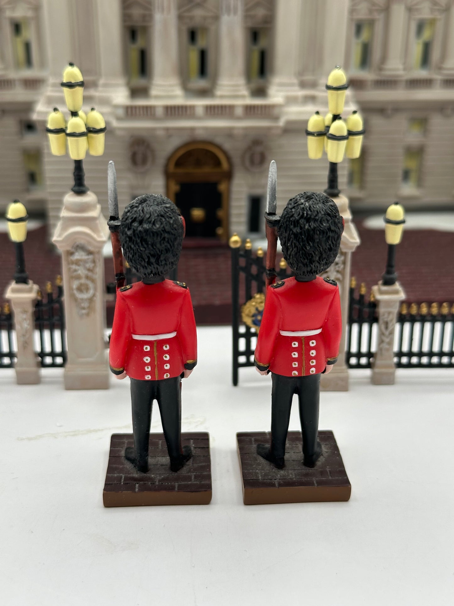 Department 56 - Buckingham Palace - Dickens' Village