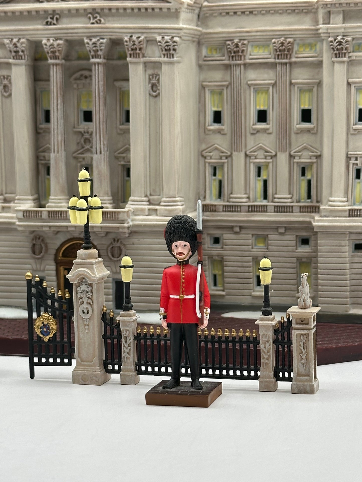 Department 56 - Buckingham Palace - Dickens' Village