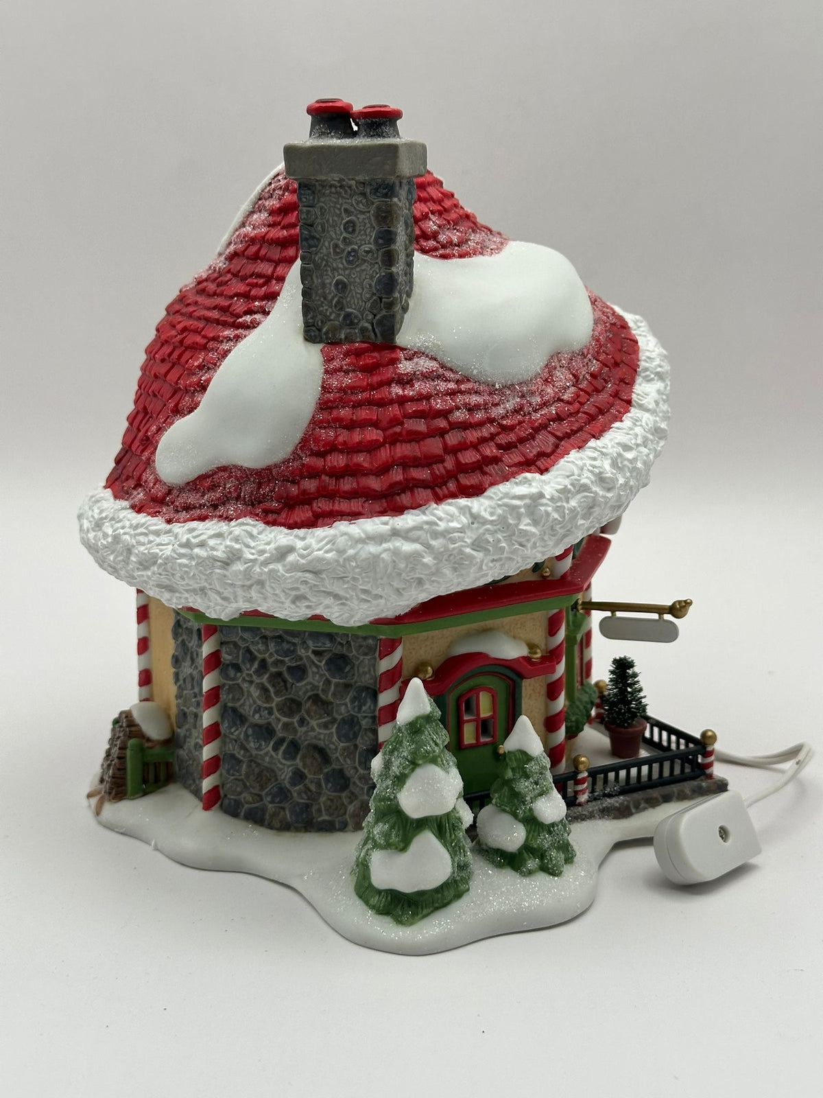 Department 56 - Santa's Hat Inn - North Pole Series