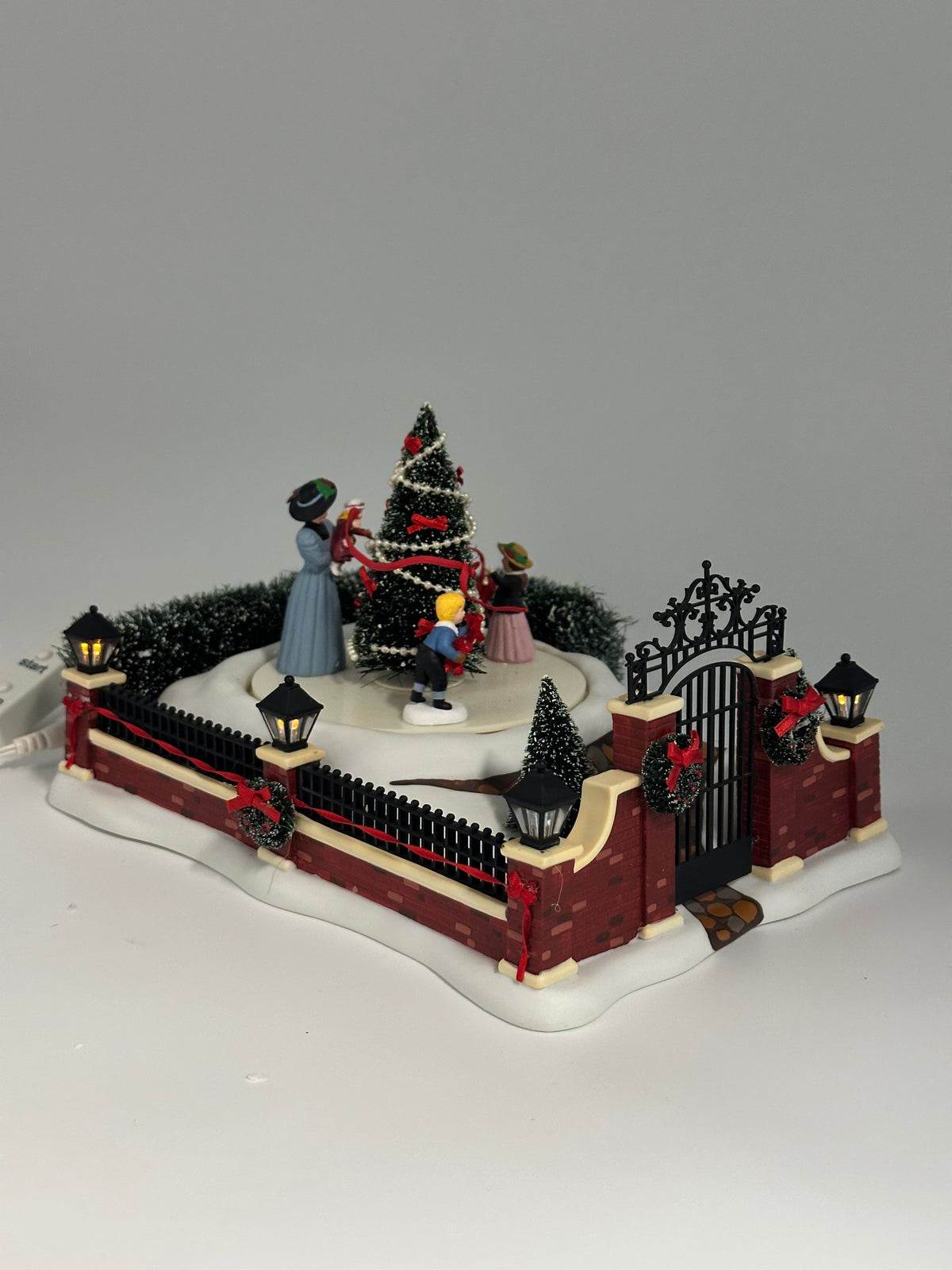 Department 56 - Victorian Christmas Scene - Dickens' Village