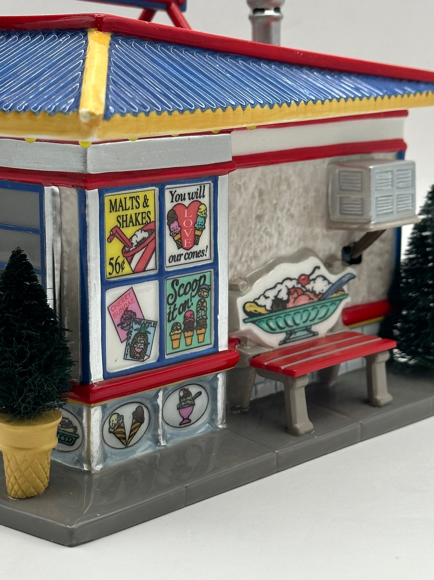 Department 56 - The Frozen Swirl - Original Snow Village