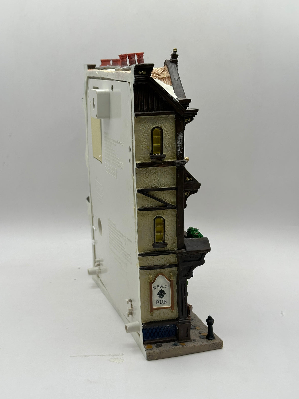 Wesley Pub (Facade) | Lemax
