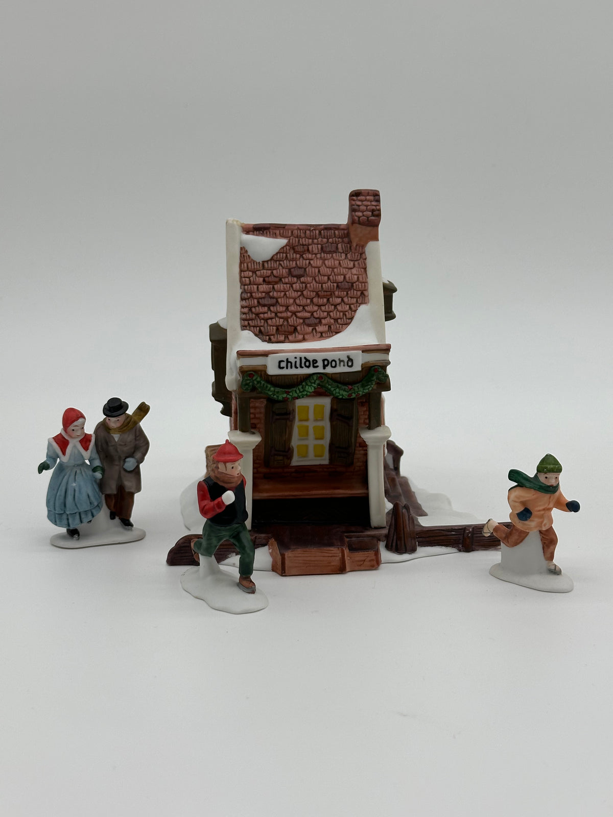 Department 56 - Childe Pond and Skaters - Dickens’ Village