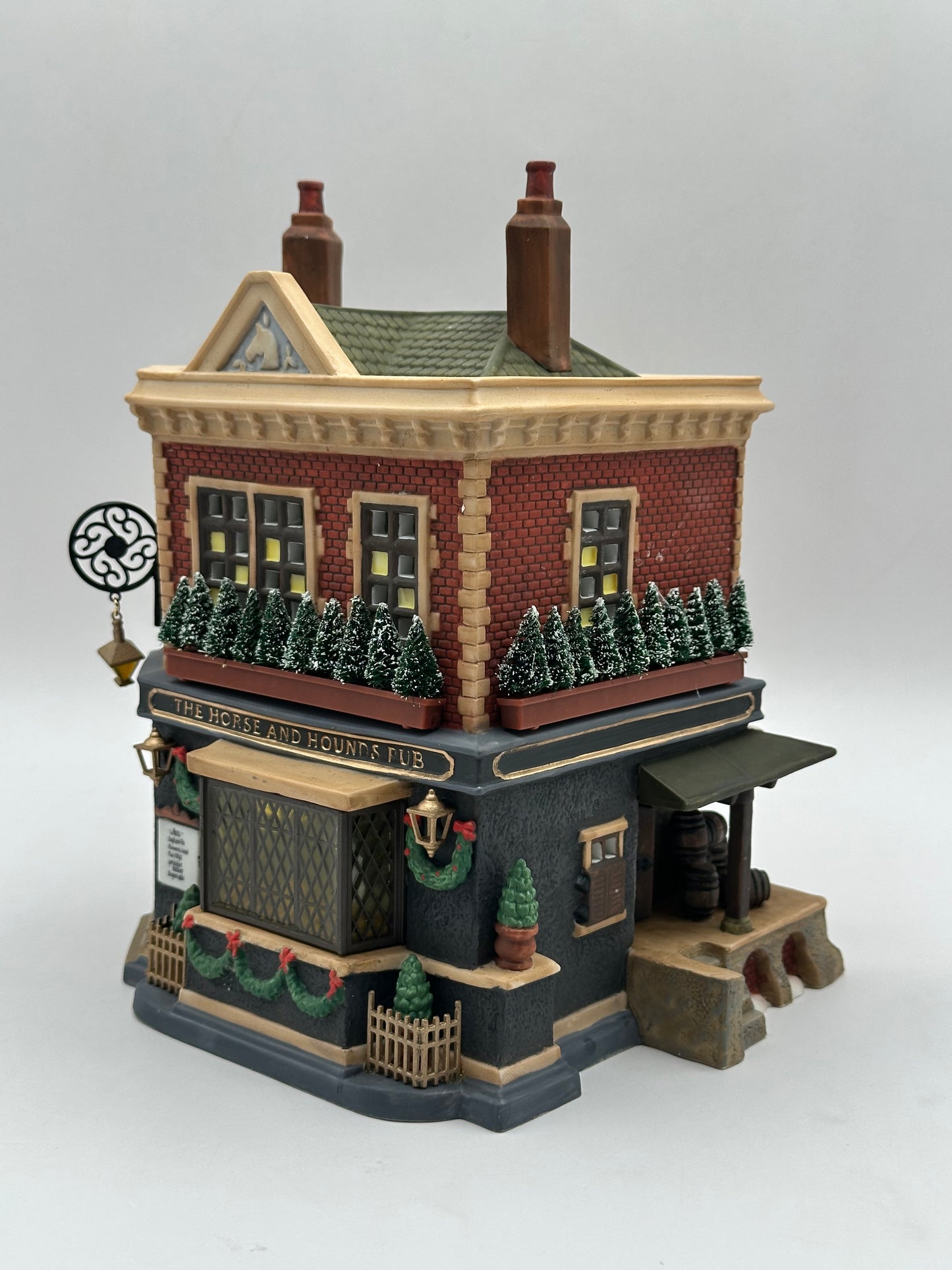 Department 56 - The Horse and Hound Pub - Dickens' Village