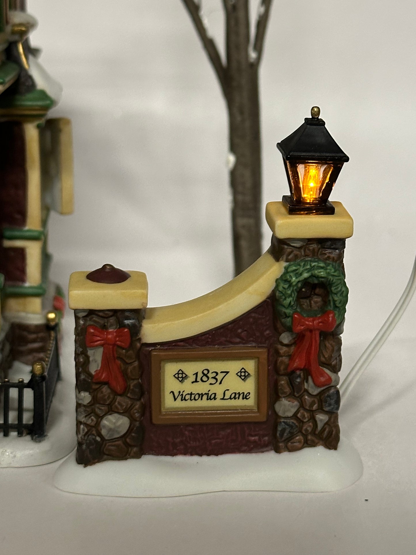 Department 56 - Victorian Family Christmas House - Dickens' Village