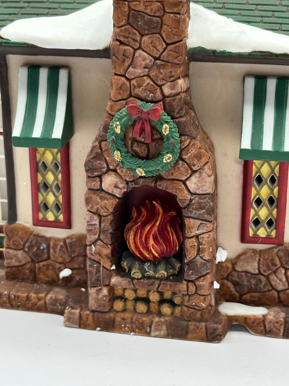 Department 56 - "Tavern In The Park" Restaurant - Christmas in the City