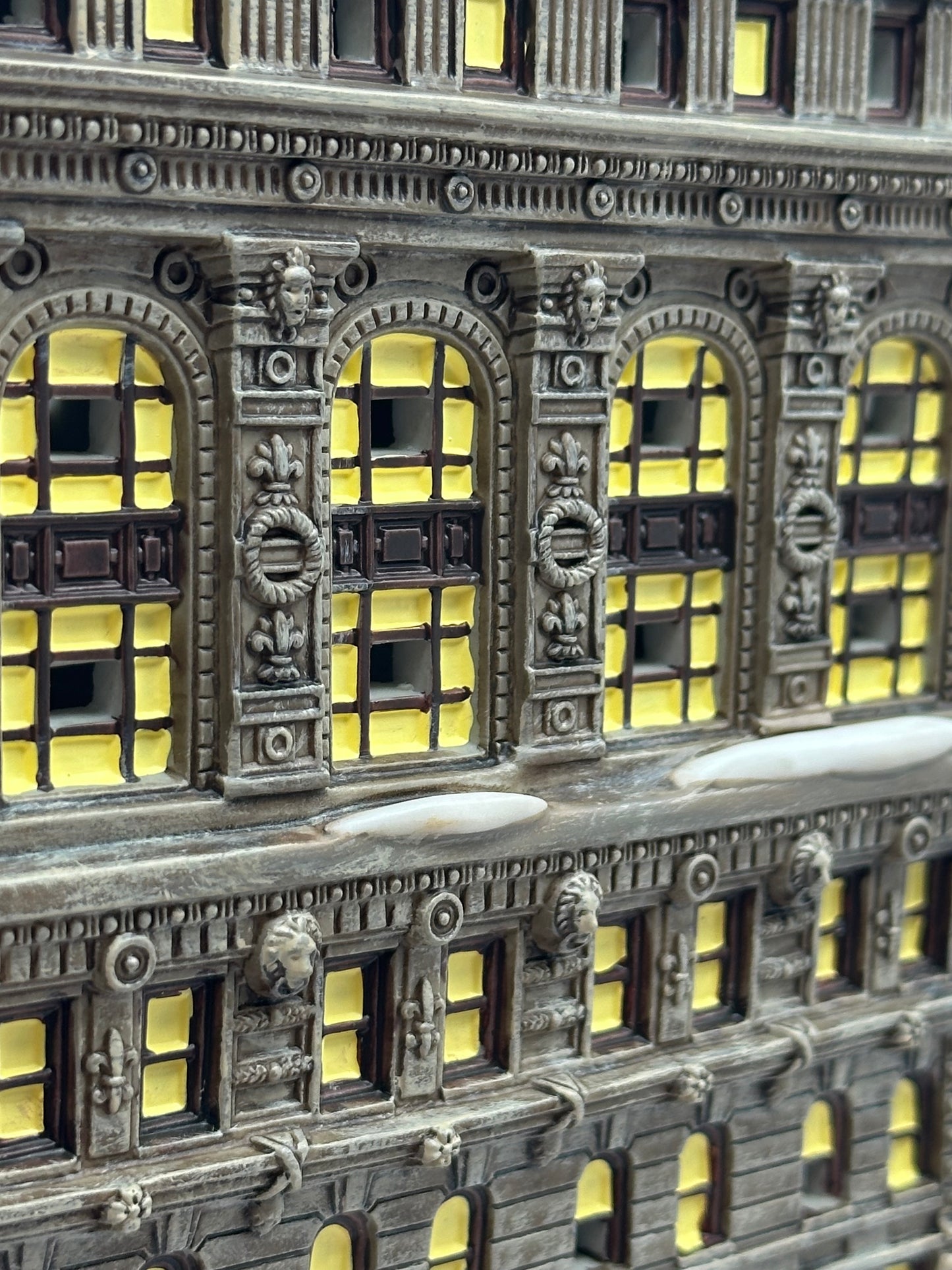 Department 56 - Flatiron Building - Christmas in the City