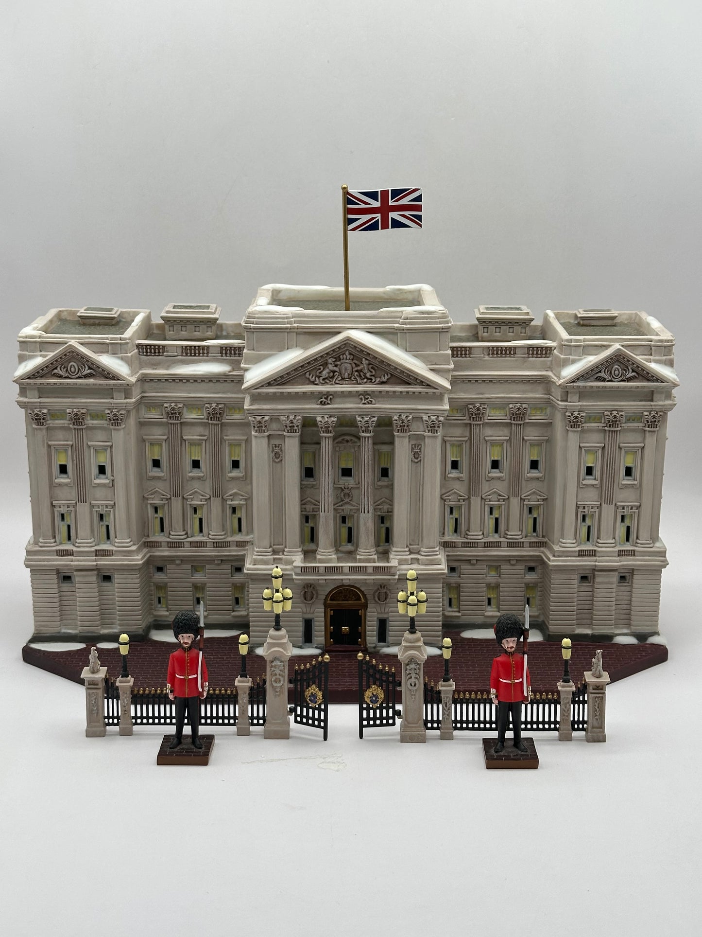 Department 56 - Buckingham Palace - Dickens' Village