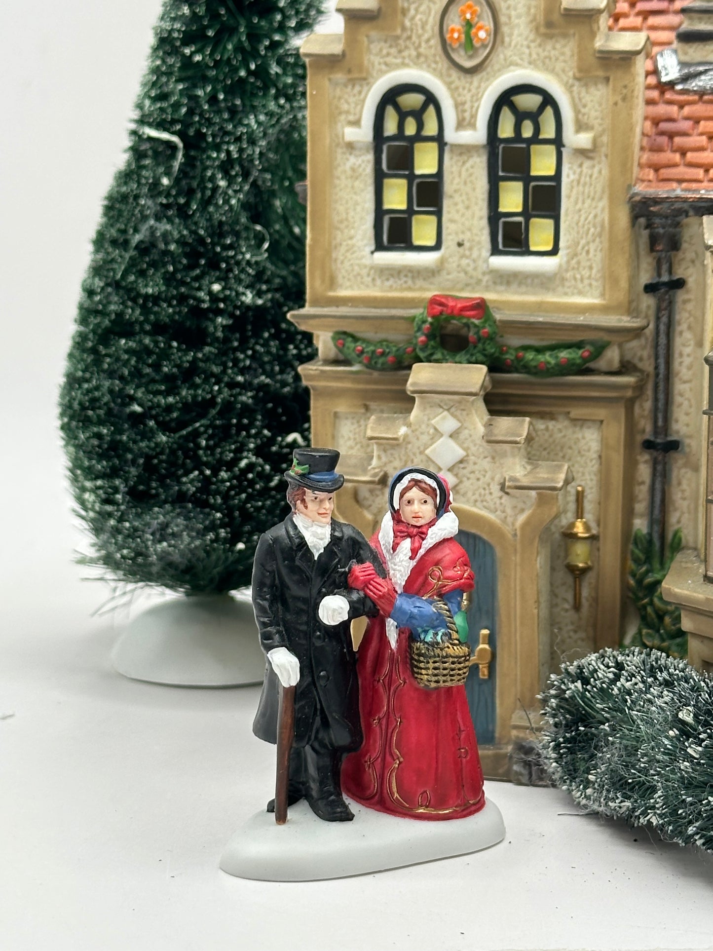 Department 56 - Christmas at Ashby Manor - Dickens' Village