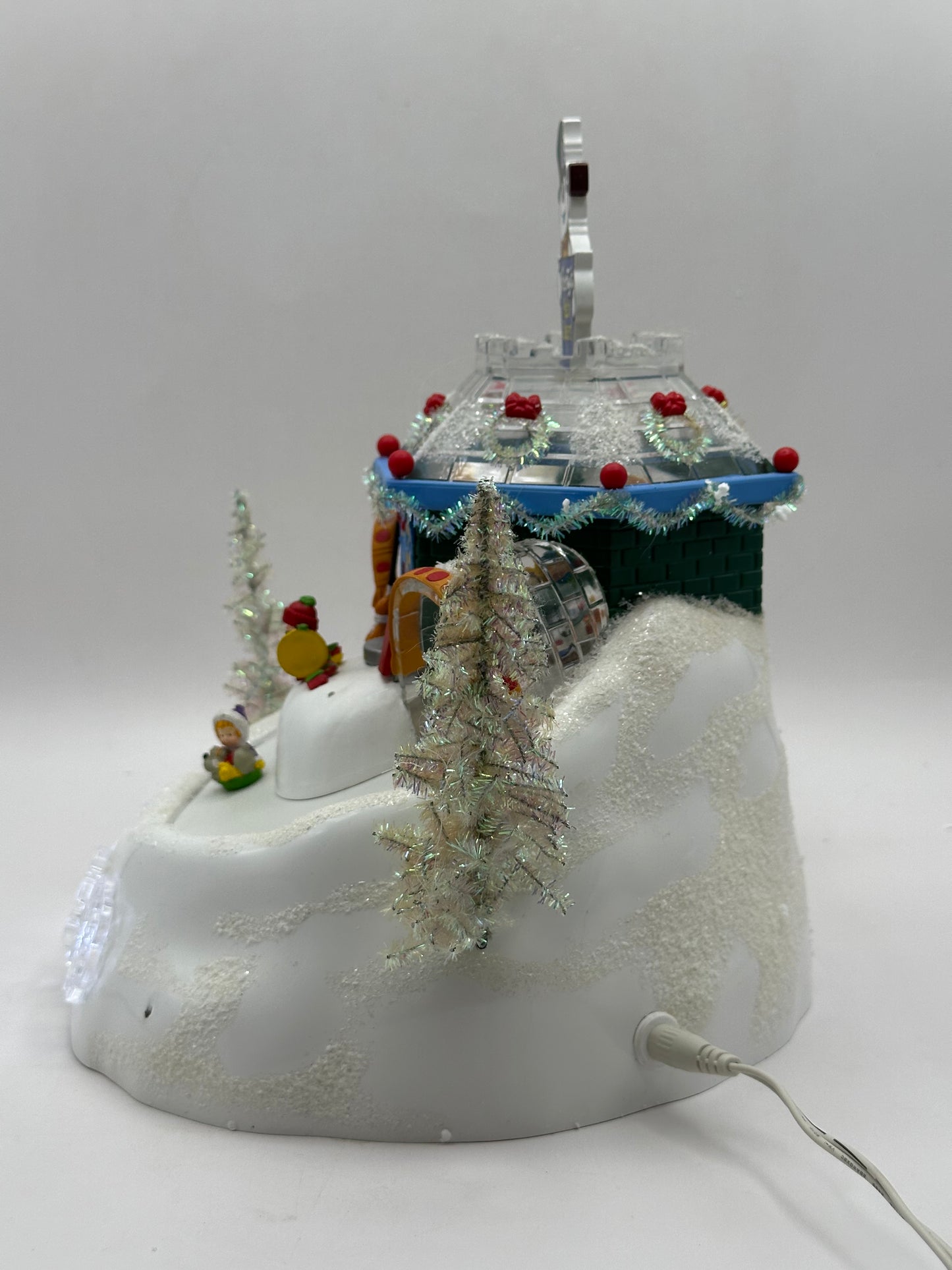 Department 56 - Frosty's Sleds 'N Saucers - North Pole Series
