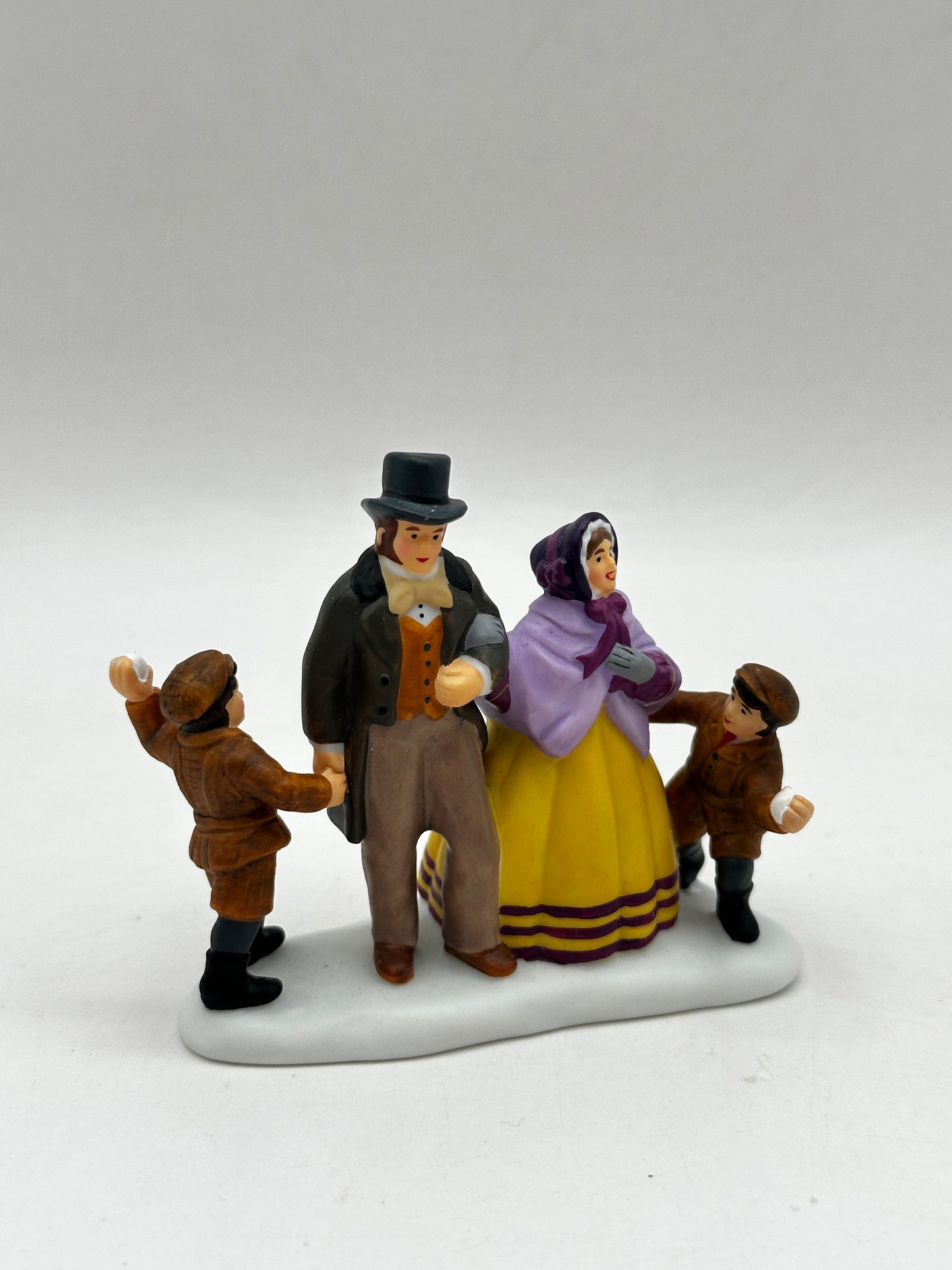 Department 56 - Strolling Down Howard Street - Dickens' Village