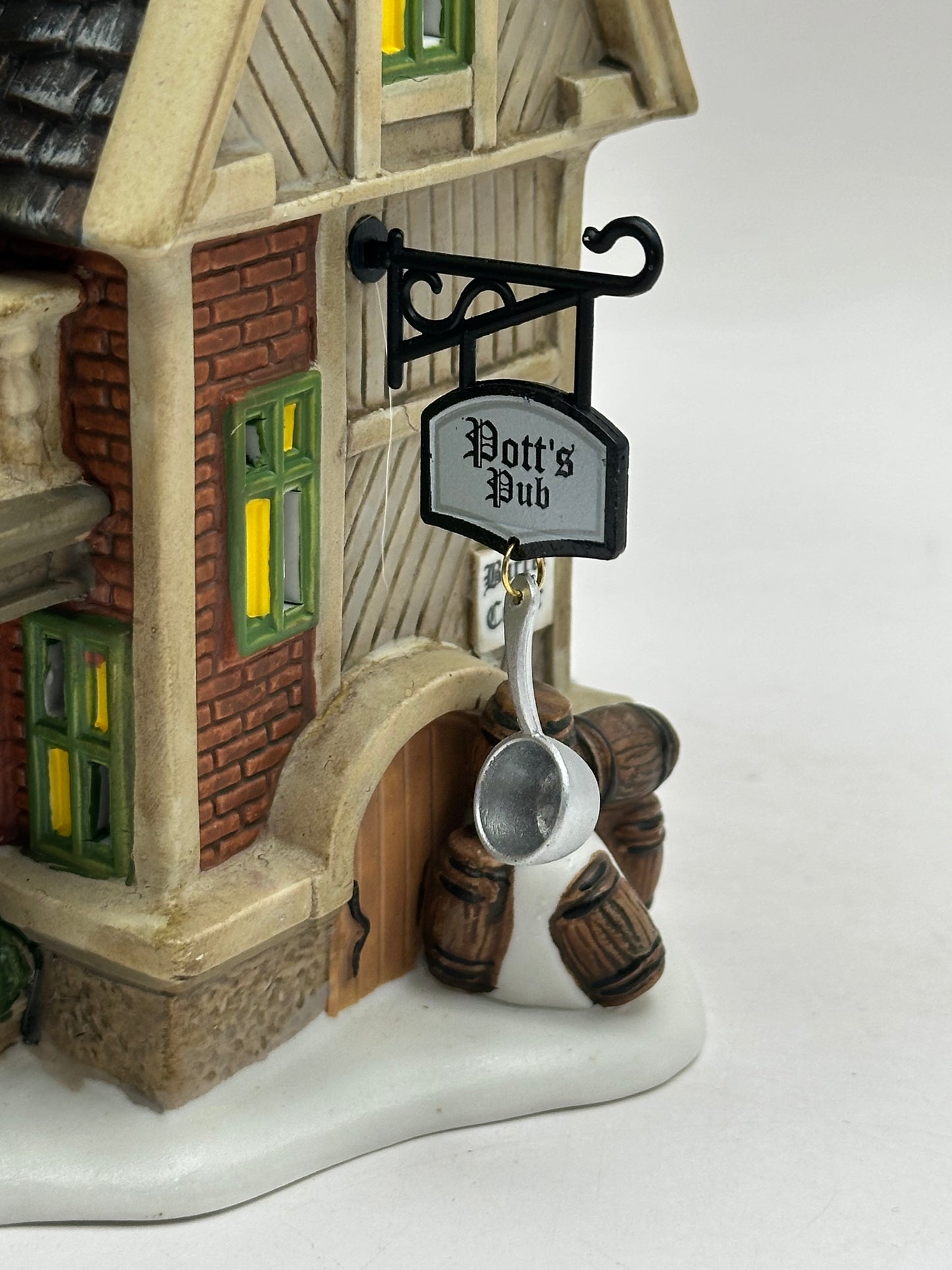 Department 56 - Potts Pub - Dickens' Village
