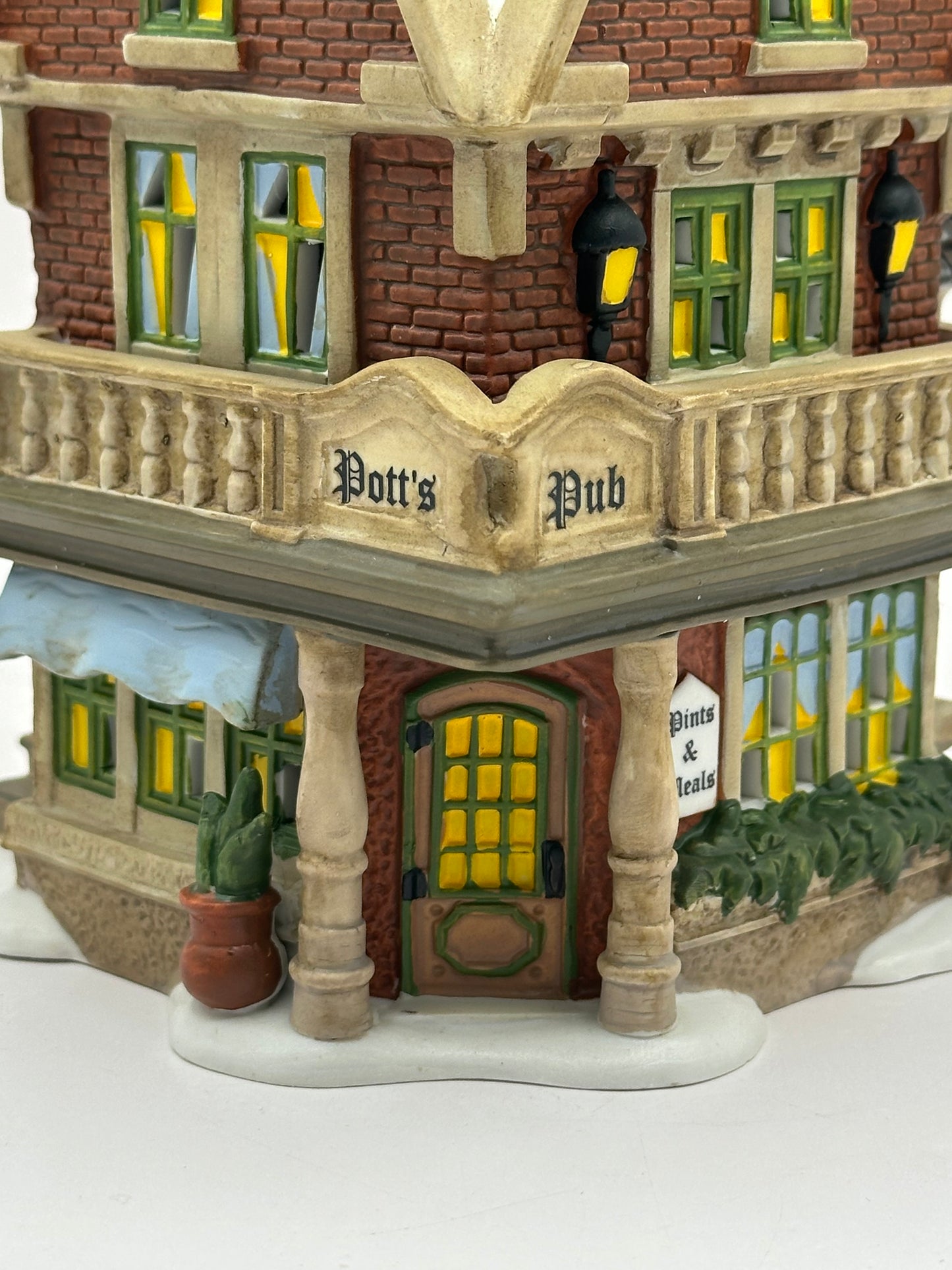Department 56 - Potts Pub - Dickens' Village