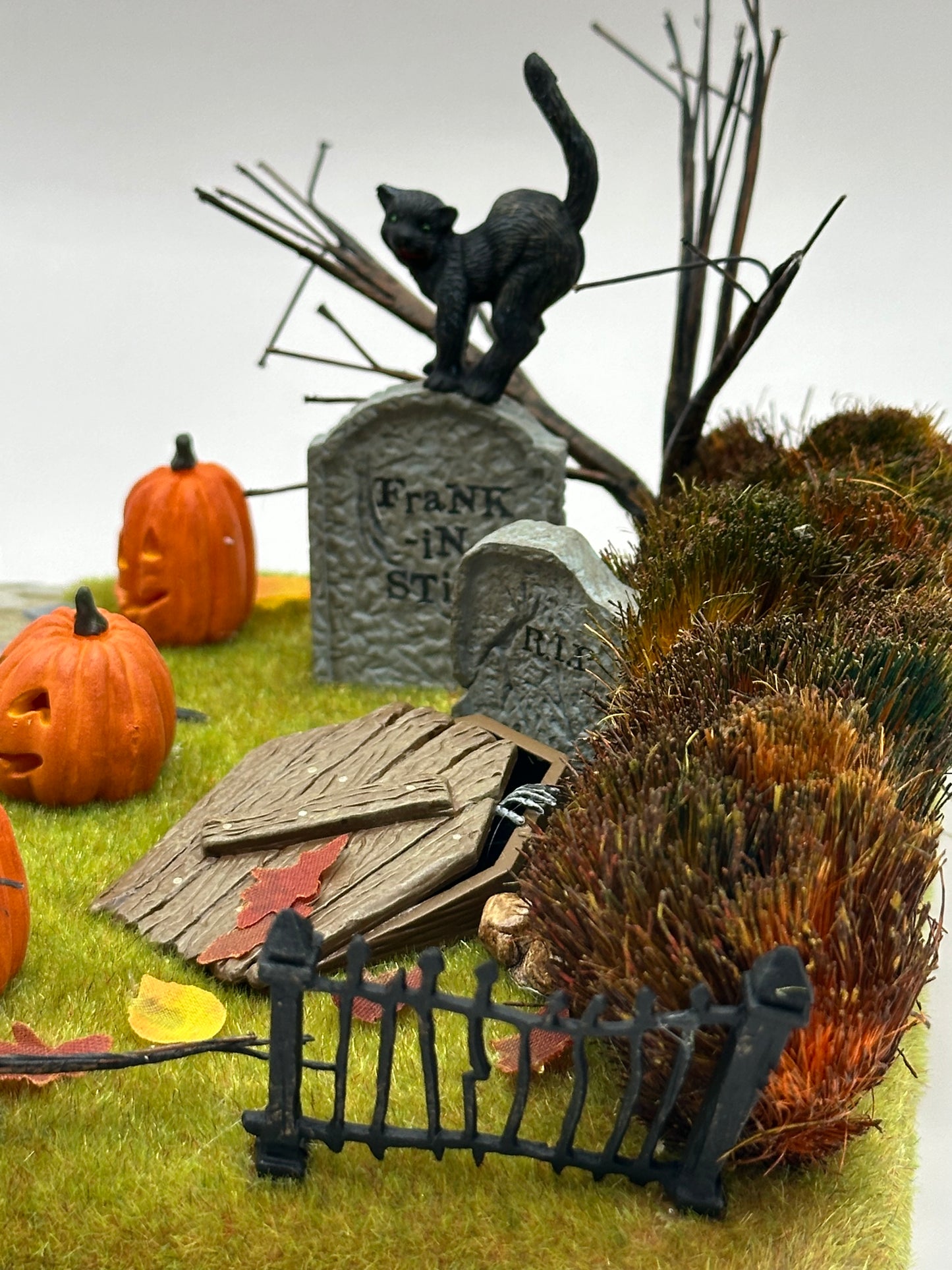 Department 56 - Haunted Front Yard - Snow Village Halloween