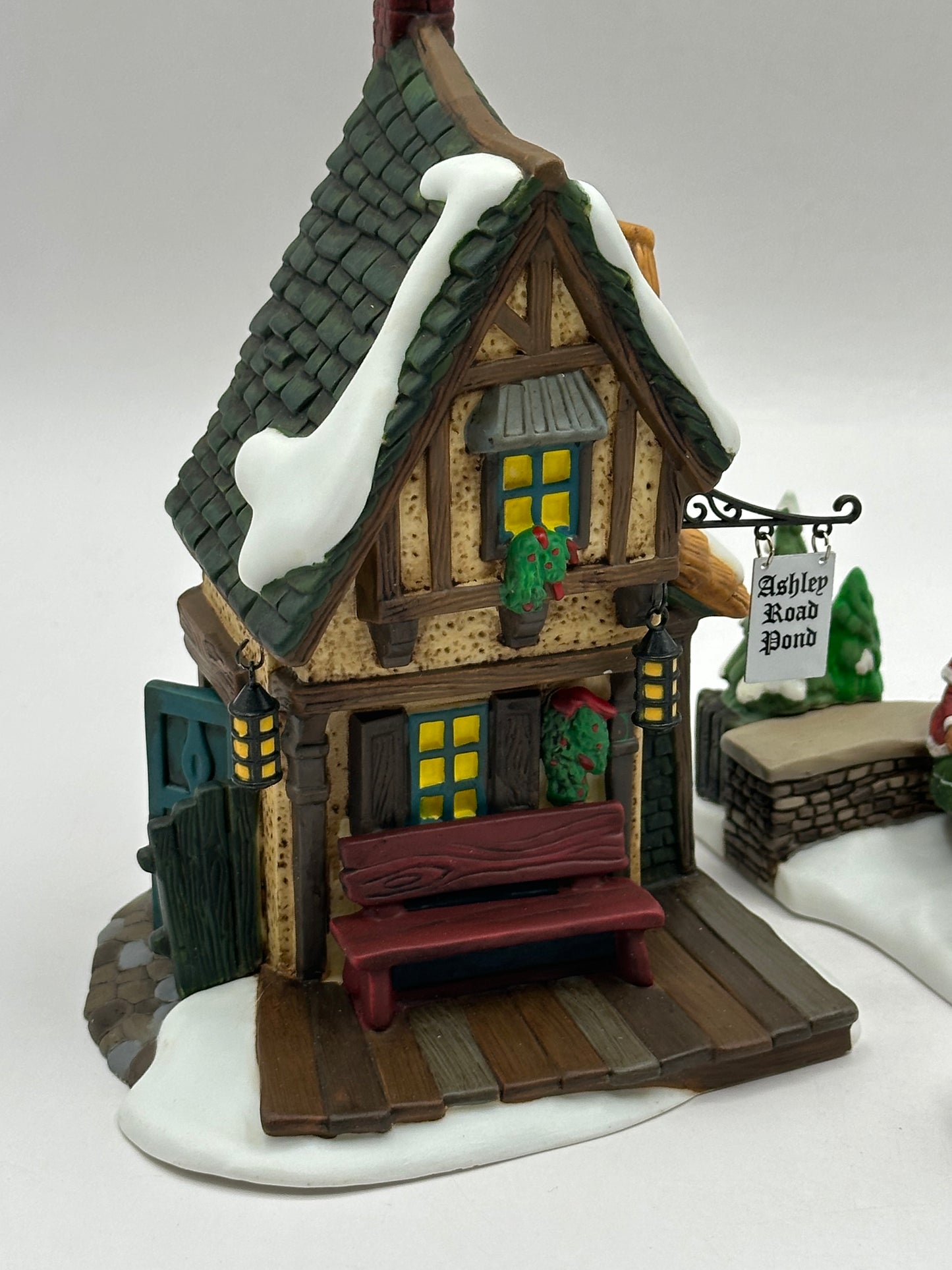 Department 56 - Ashley Pond Skating Party - Dickens' Village