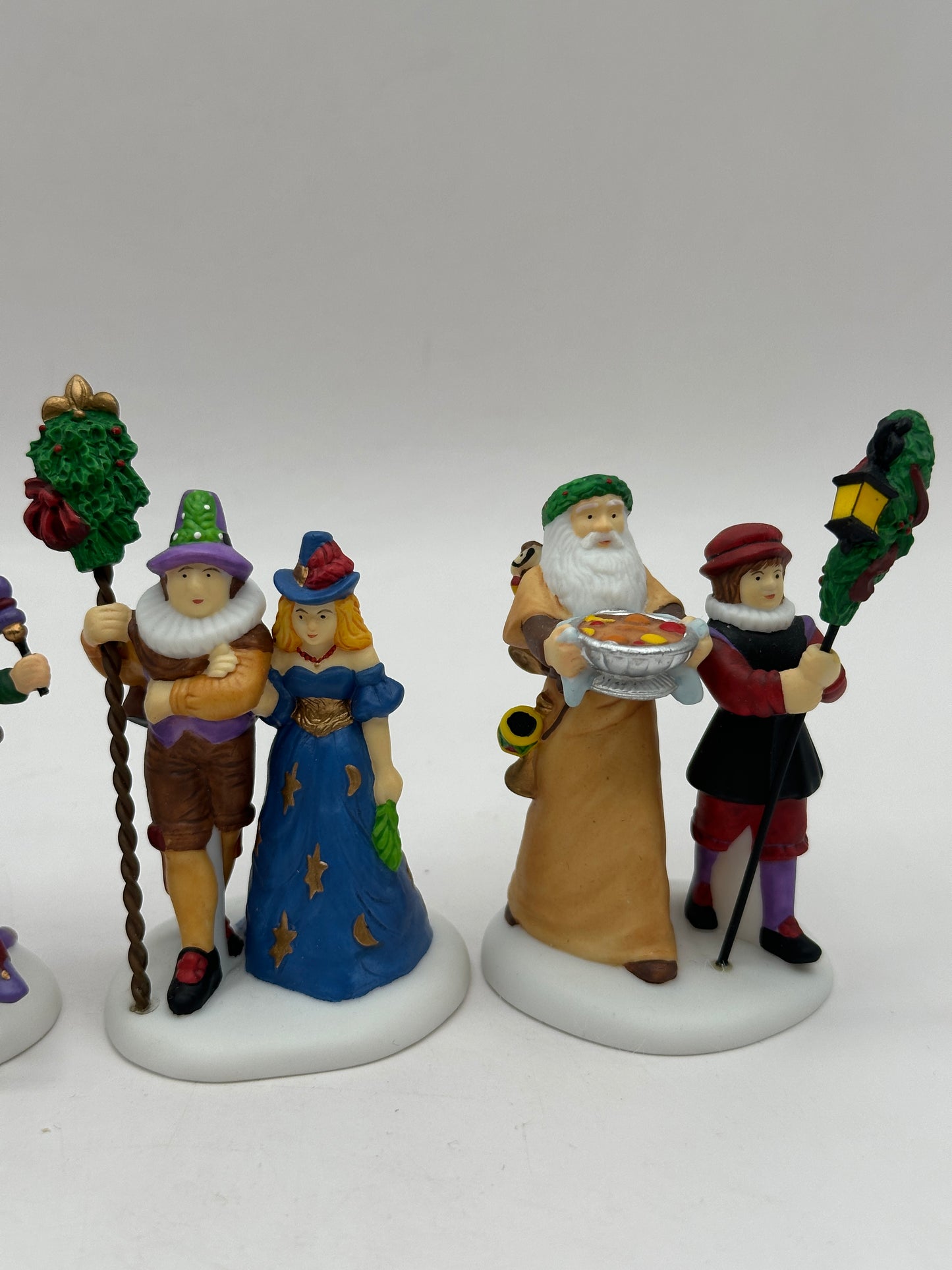 Department 56 - Here We Come A-Wassailing - Dickens' Village