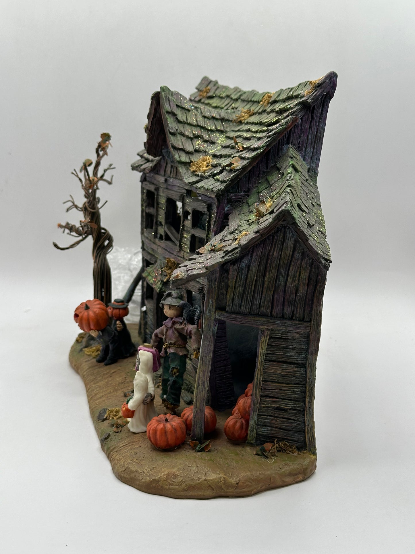 Department 56 - Lit Haunted Scene