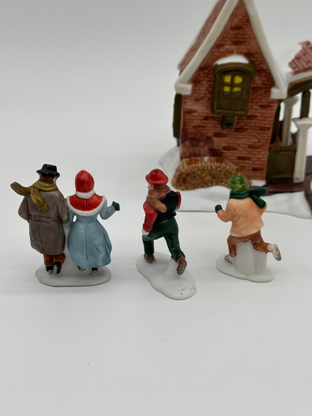 Department 56 - Childe Pond and Skaters - Dickens’ Village