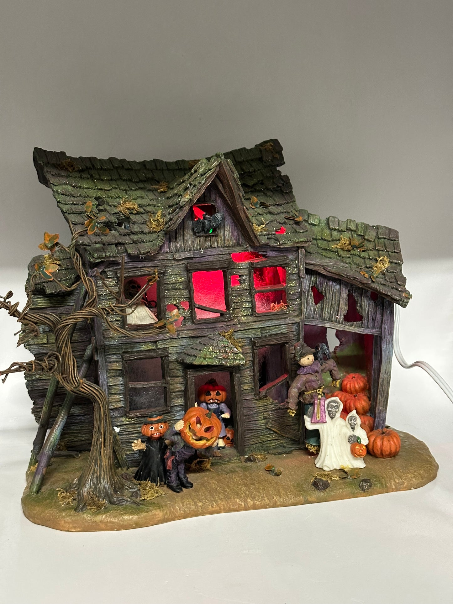 Department 56 - Lit Haunted Scene