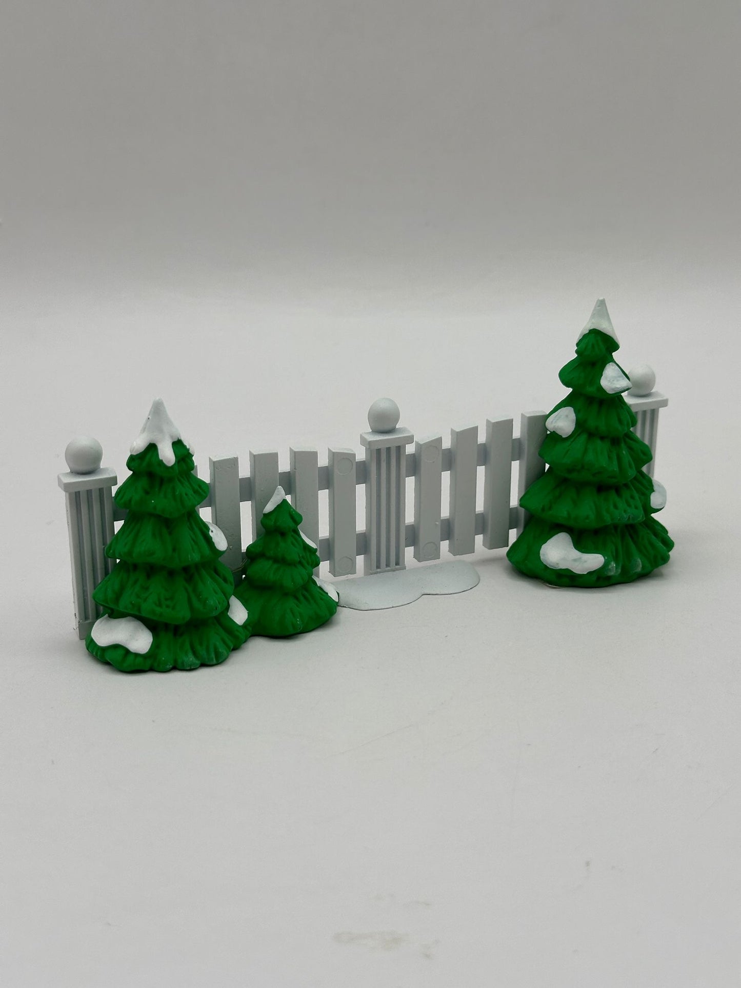 Department 56 - Frosty Tree-Lined Picket Fence - Original Snow Village