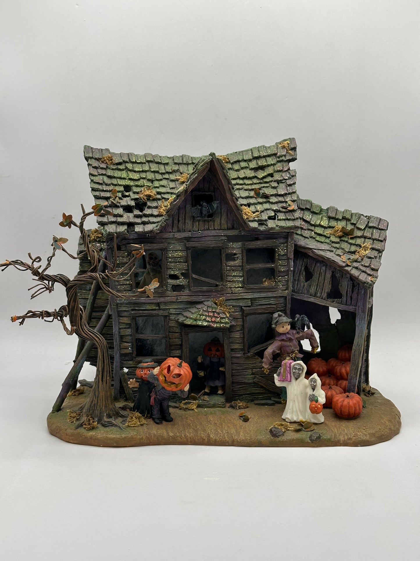 Department 56 - Lit Haunted Scene