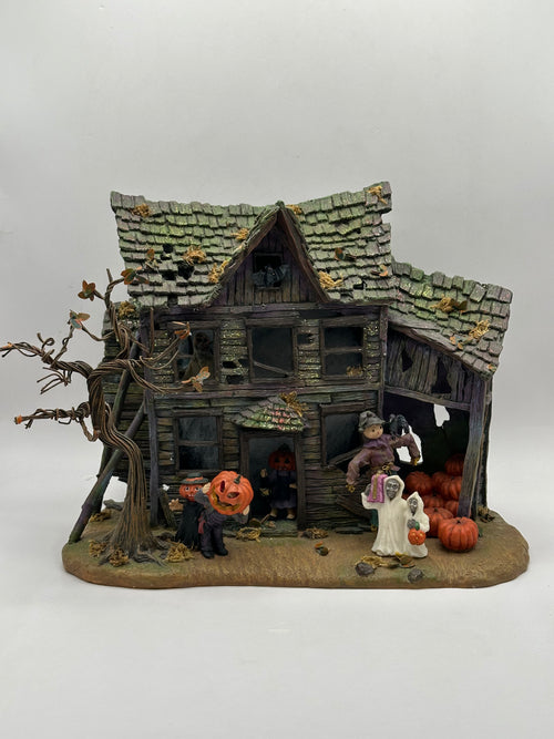 Department 56 - Lit Haunted Scene
