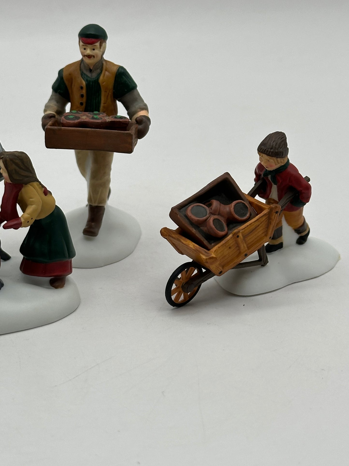 Department 56 - Tending The Cold Frame - Dickens' Village