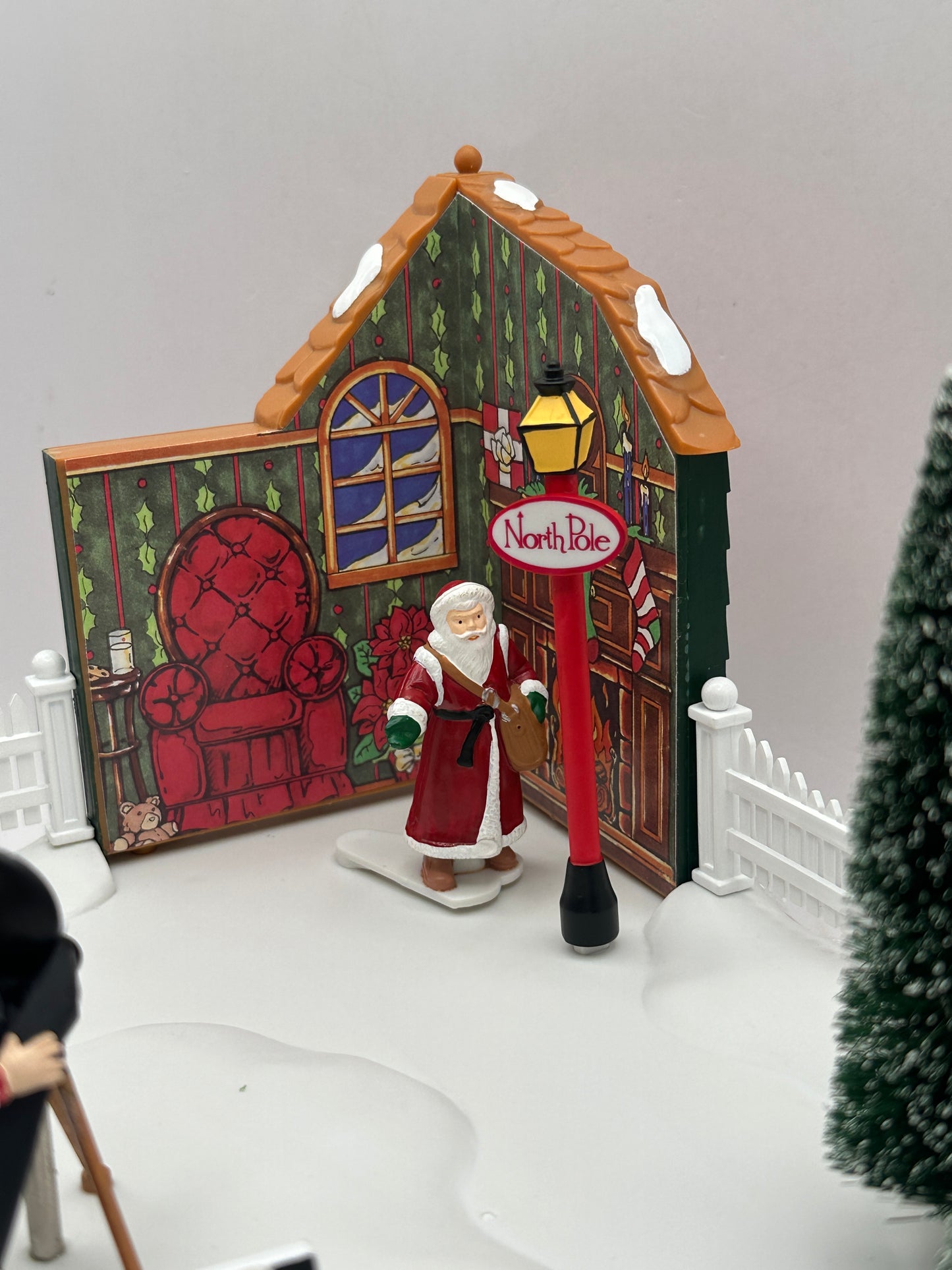 Department 56 - Village Animated Photo With Santa - Village Accessories
