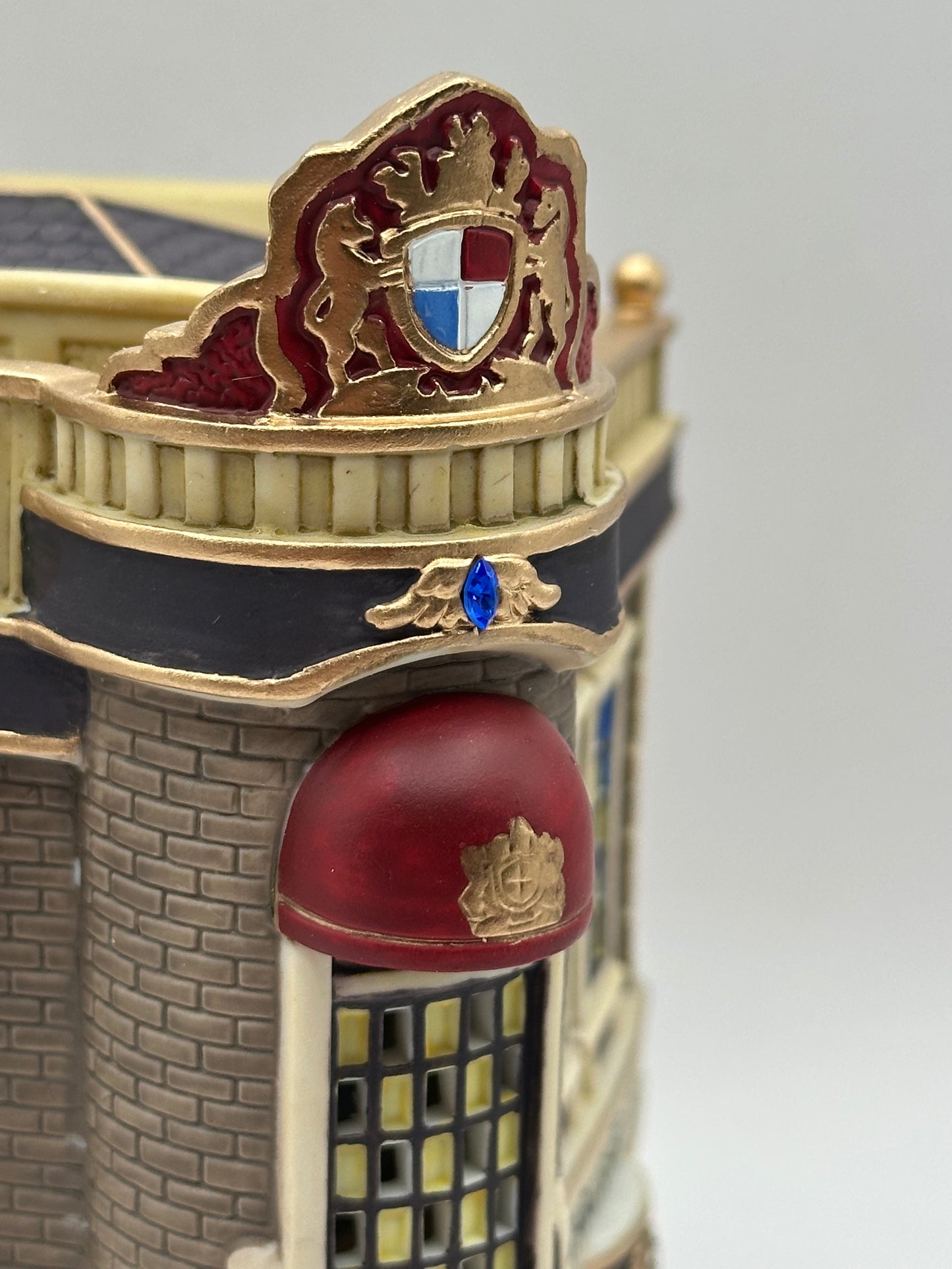 Department 56 - Brightsmith & Sons, Queen's Jewellers - Dickens' Village