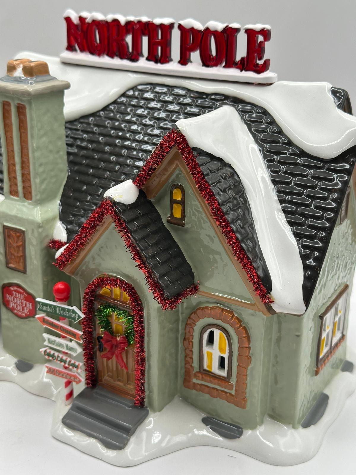 Department 56 - The North Pole House (Christmas Lane) - Original Snow Village