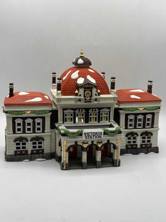 Department 56 - Victoria Station - Dickens' Village