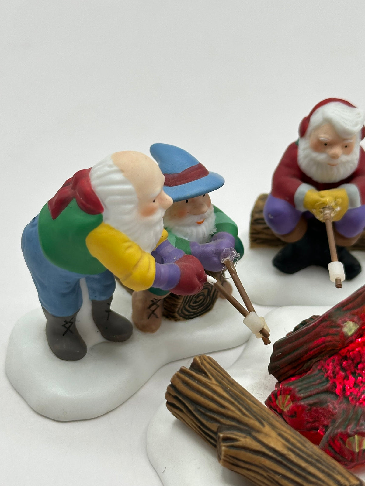 Department 56 - Marshmallows Around The Campfire - North Pole Series
