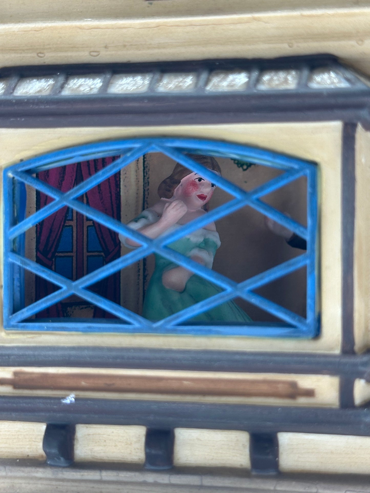 Department 56 - Fred Holiwell's House (A Christmas Carol) - Dickens' Village