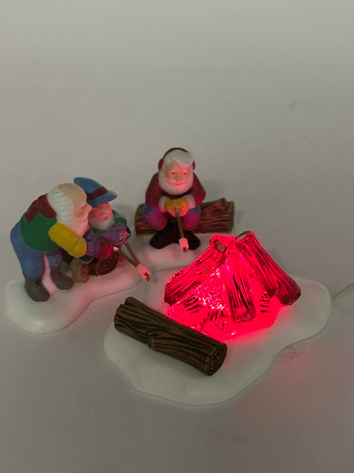 Department 56 - Marshmallows Around The Campfire - North Pole Series