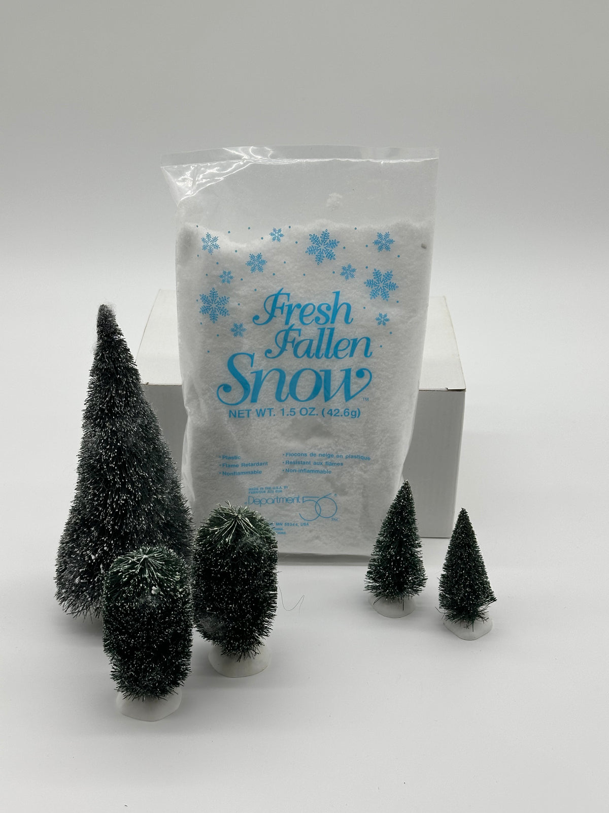 Department 56 - Village Landscape Starter Set - Village Accessories