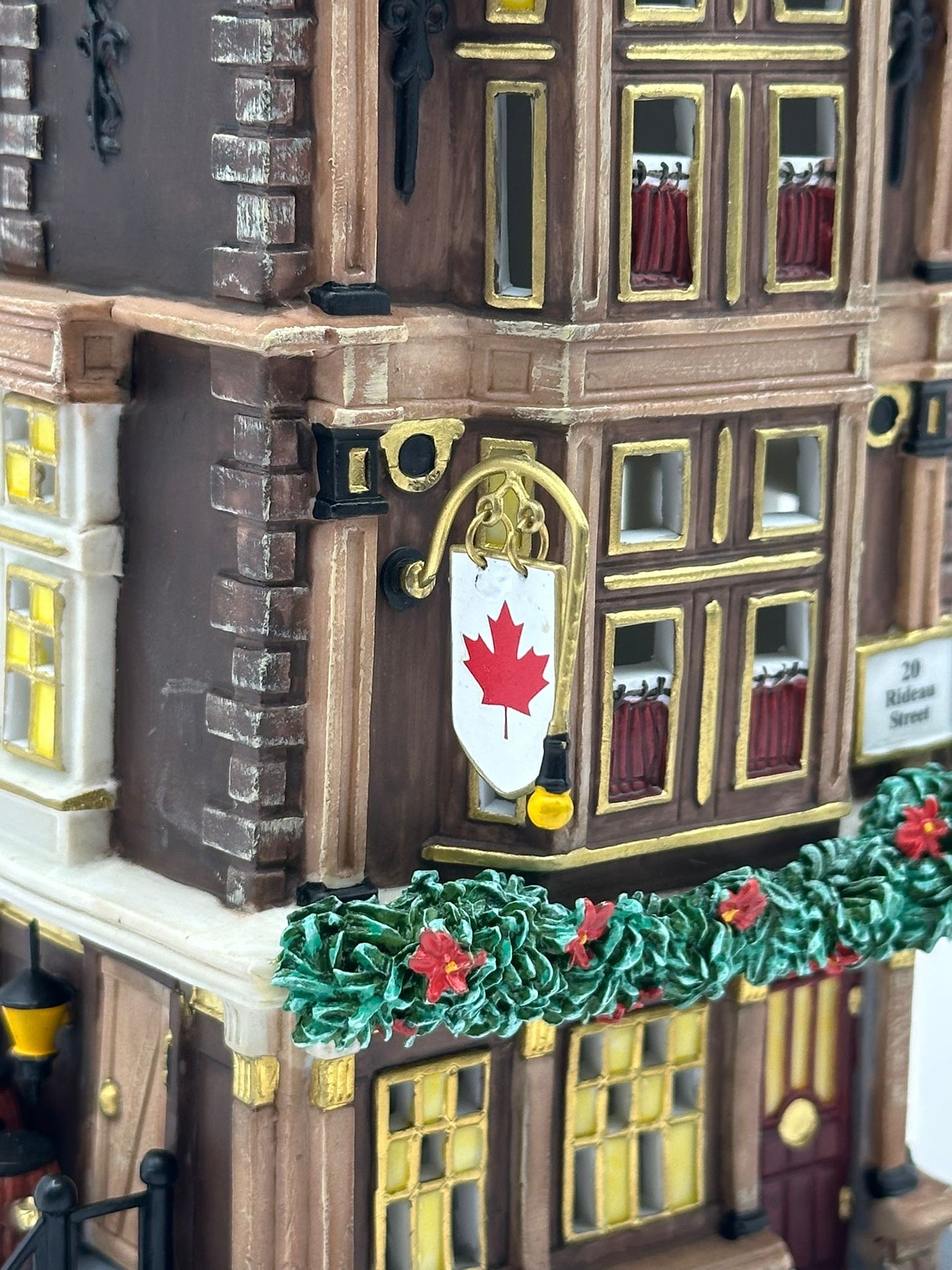 Department 56 - Canadian Pub - Dickens' Village