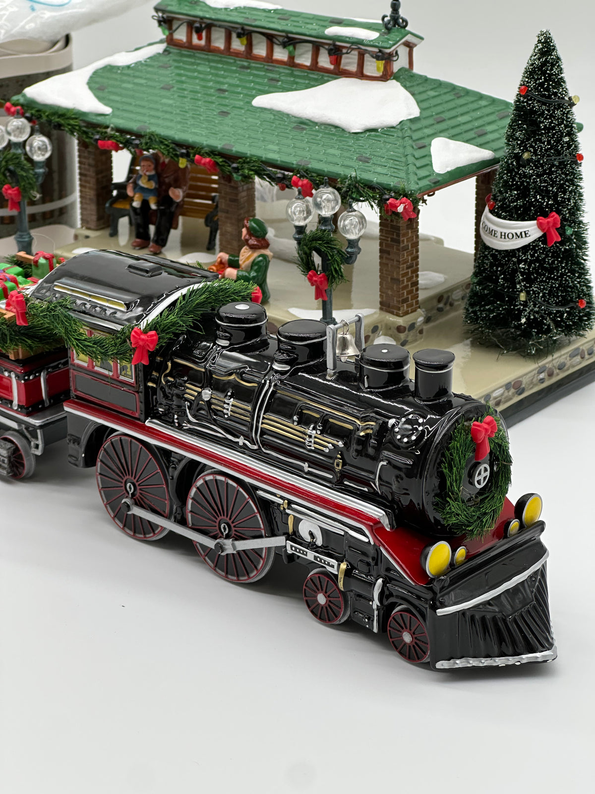 Department 56 - Home For The Holidays Express - Original Snow Village