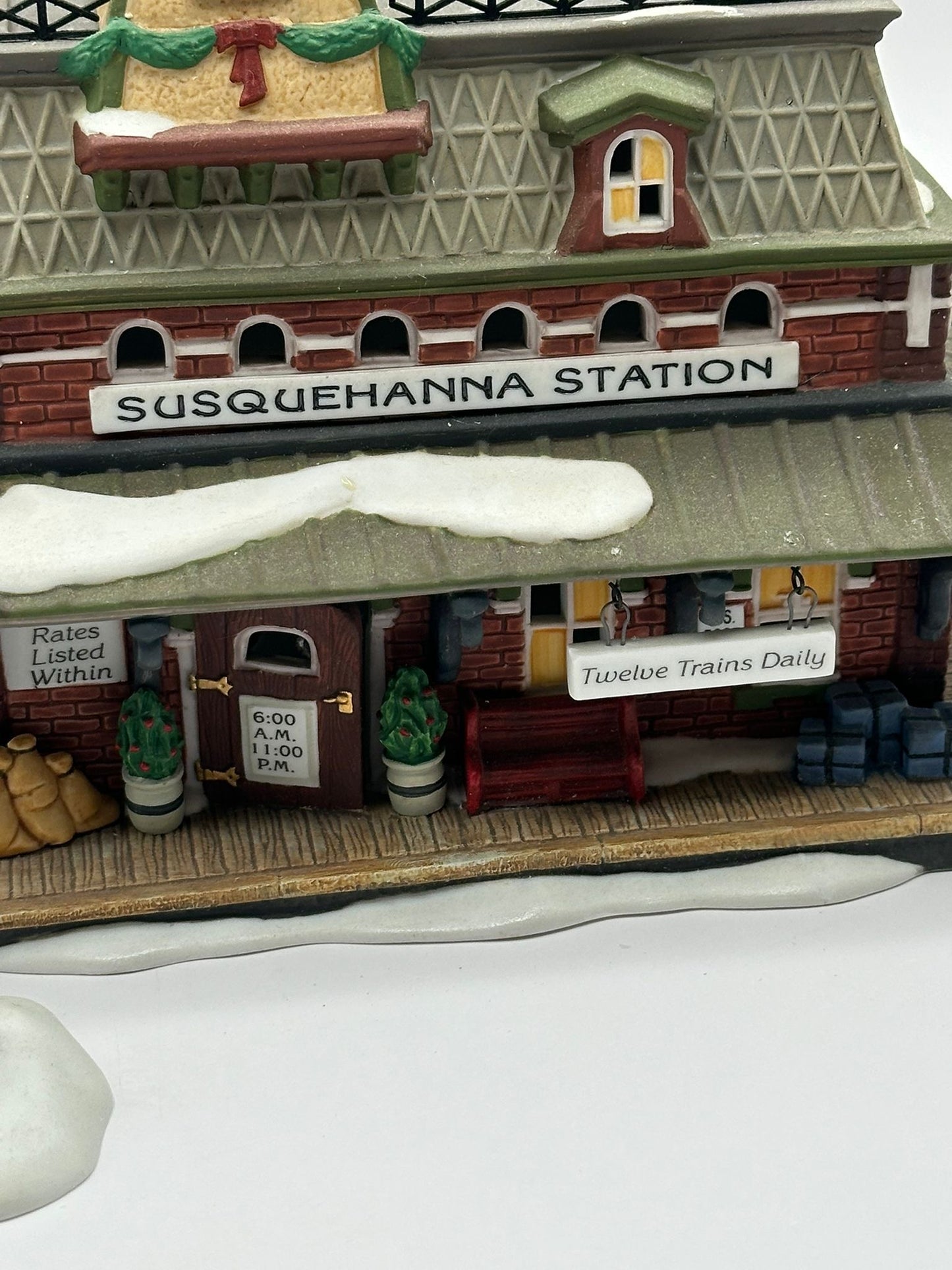 Department 56 - Susquehanna Station - New England Village