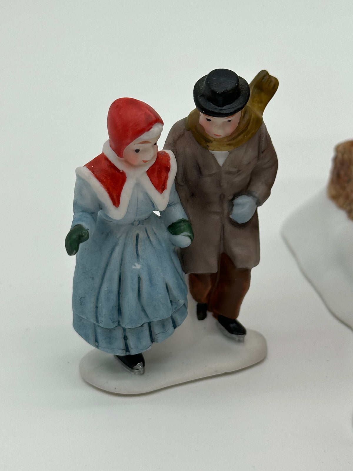 Department 56 - Childe Pond and Skaters - Dickens’ Village