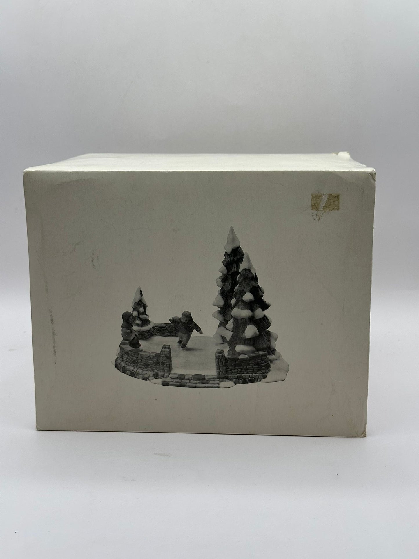 Department 56 - Skating Pond - Christmas in the City