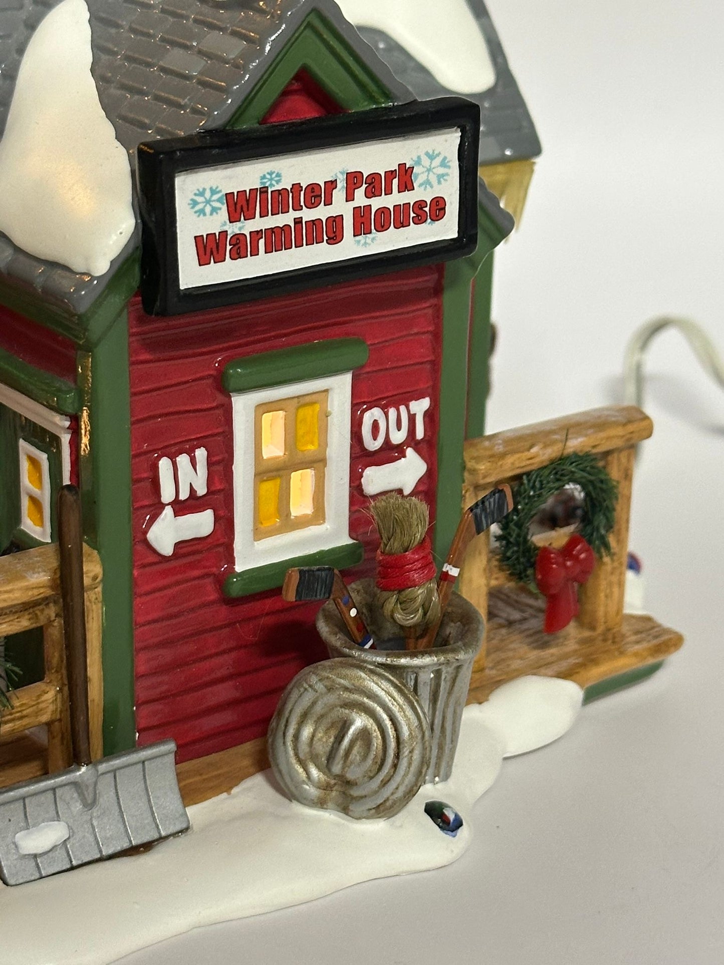 Department 56 - Winter Park Warming House - Original Snow Village