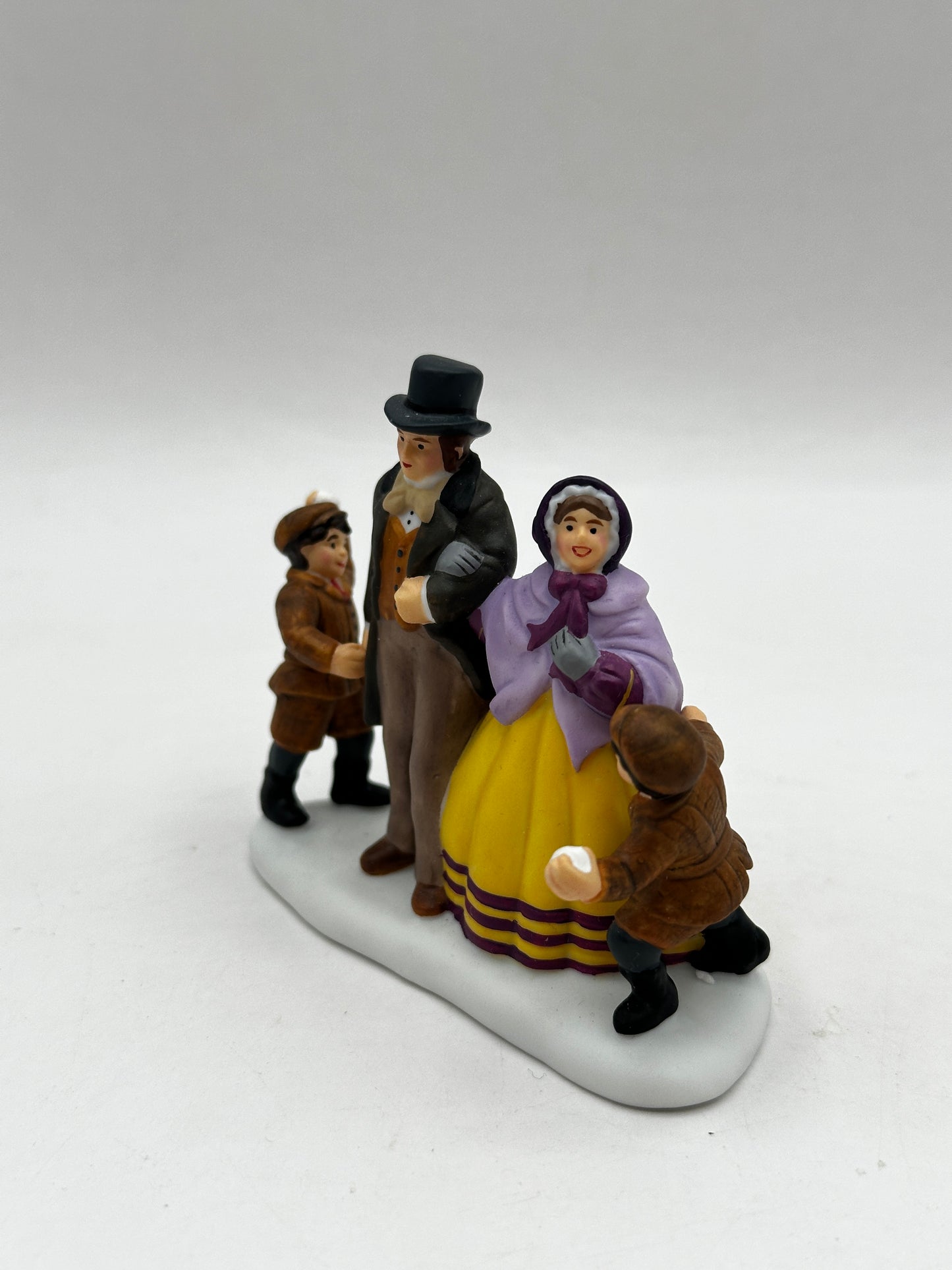 Department 56 - Strolling Down Howard Street - Dickens' Village