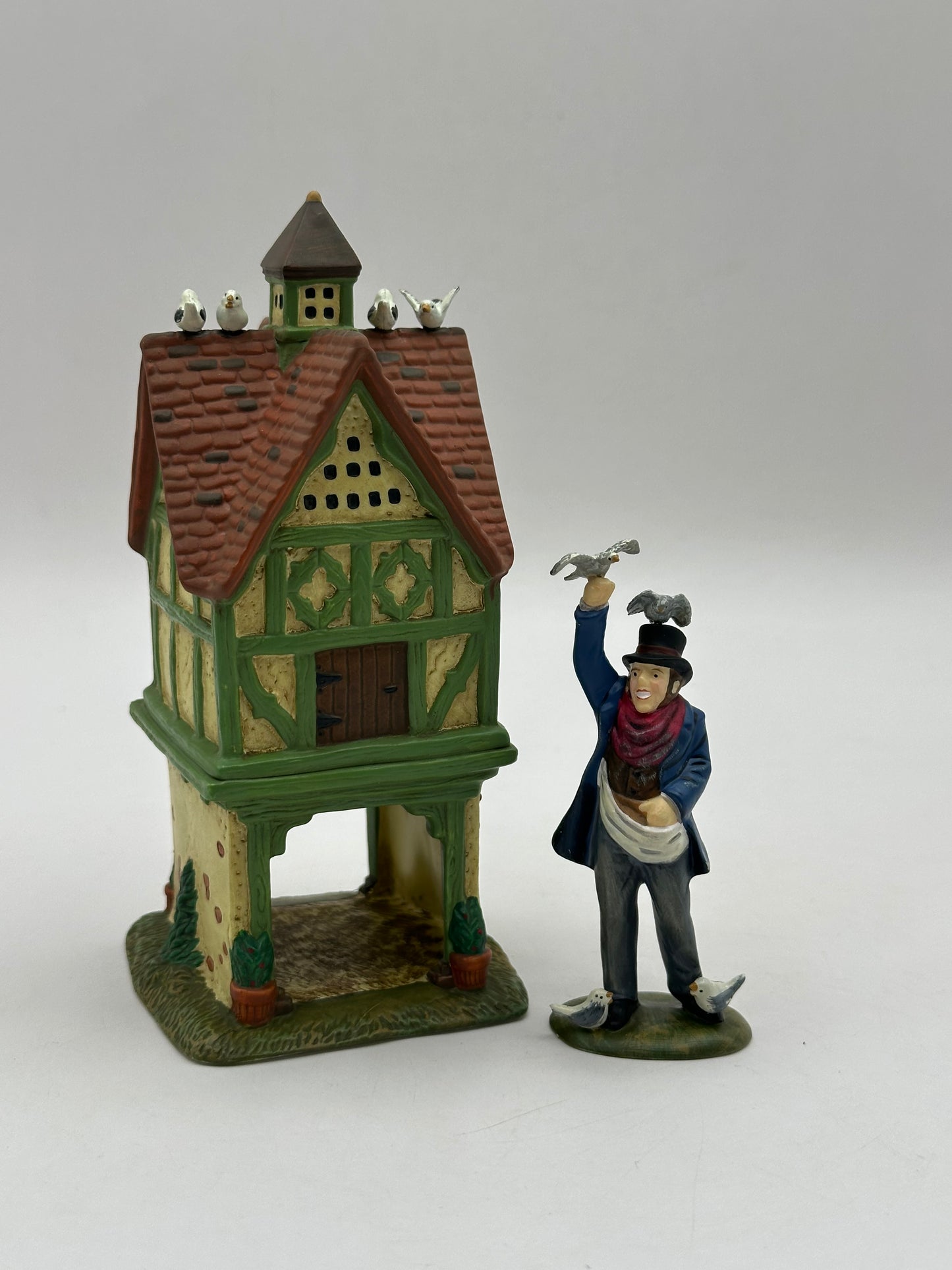 Department 56 - Hedgerow Dovecote - Dickens' Village