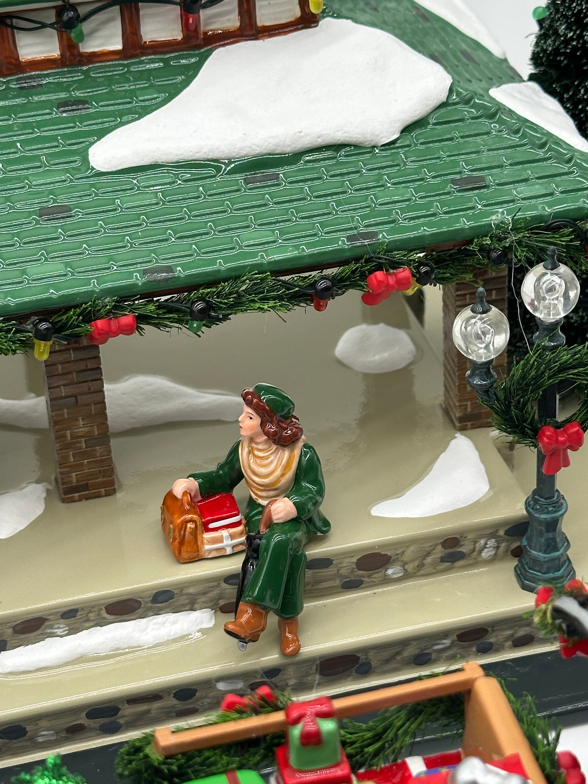 Department 56 - Home For The Holidays Express - Original Snow Village