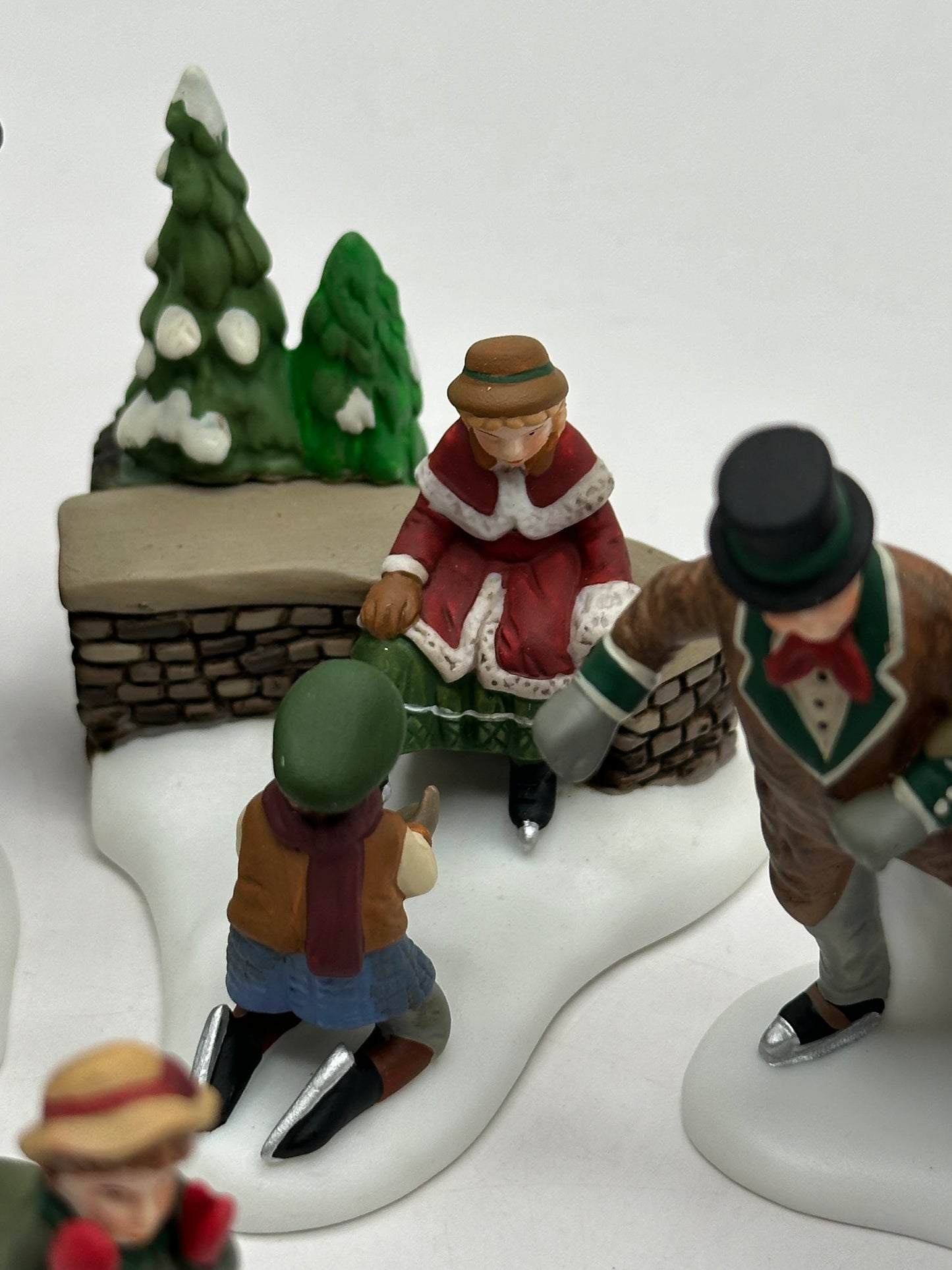 Department 56 - Ashley Pond Skating Party - Dickens' Village