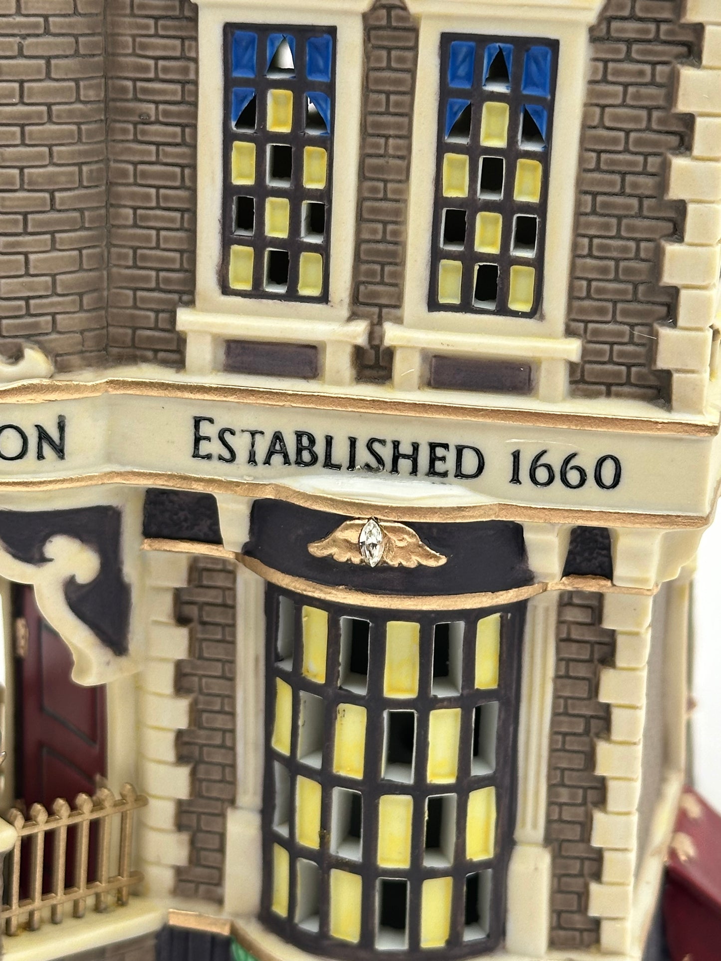 Department 56 - Brightsmith & Sons, Queen's Jewellers - Dickens' Village