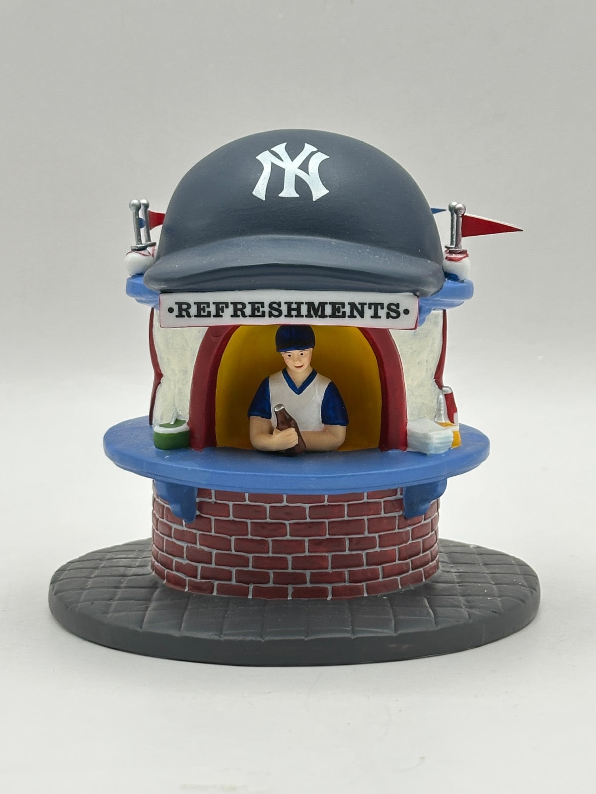 Department 56 - New York Yankees Refreshment Stand - Christmas in the City