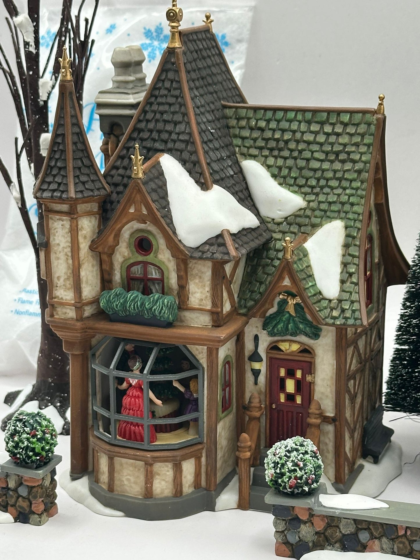 Department 56 - 1 Royal Tree Court - Dickens' Village