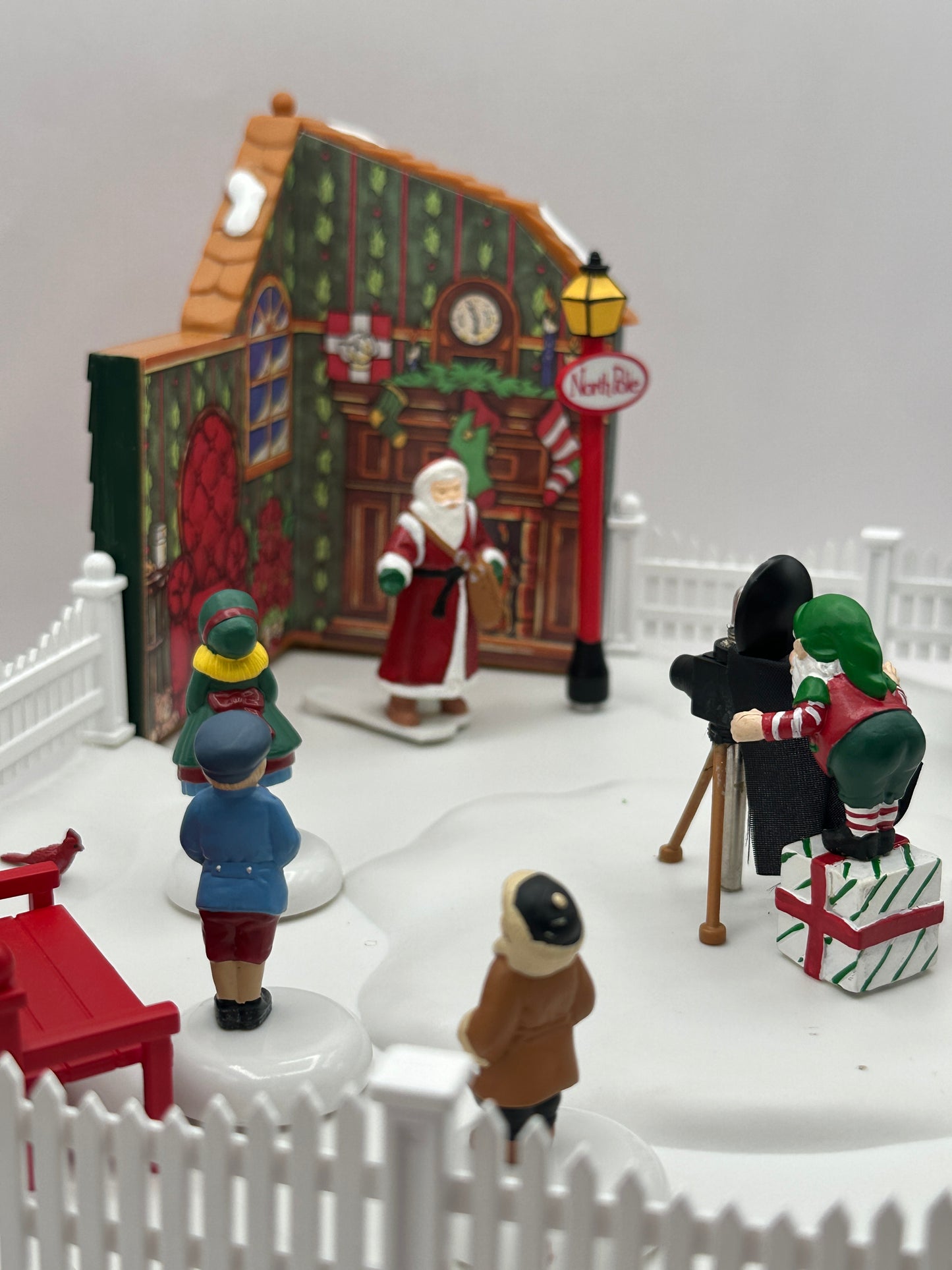 Department 56 - Village Animated Photo With Santa - Village Accessories
